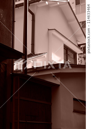 White-walled second floor 114633464