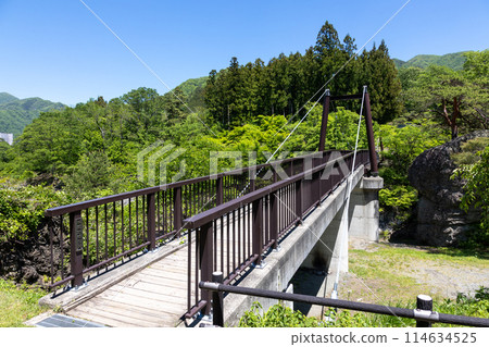 初夏的水上溫泉、諏訪峽長廊上的笹江橋 初夏的水上溫泉、諏訪峽長廊上的笹江橋 114634525