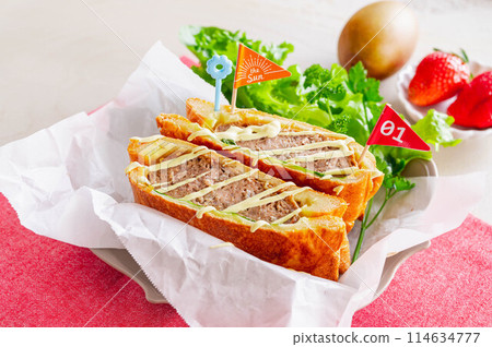 Lunch hot sandwich 114634777