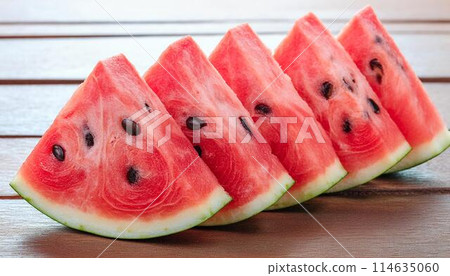 Cut watermelon 114635060