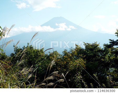 山梨縣_從武田信玄戰國廣場壯觀塔附近眺望富士山的景色 1_2022 年 10 月 山梨縣_從武田信玄戰國廣場壯觀塔附近眺望富士山的景色 1_2022 年 10 月 114636300