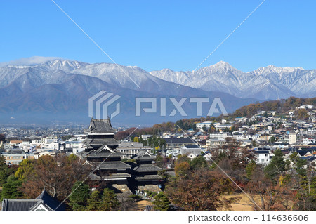 初冬的松本市 114636606