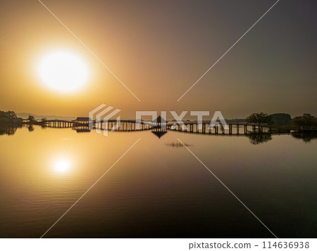"Aomori Prefecture" The beautiful Tsuru-no-Mai Bridge illuminated by the morning sun 114636938