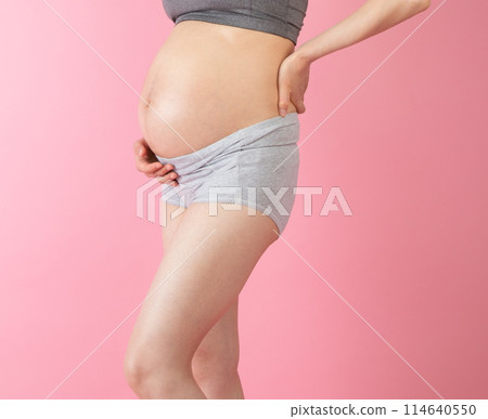 Pregnant woman's belly Pregnant woman's belly 114640550