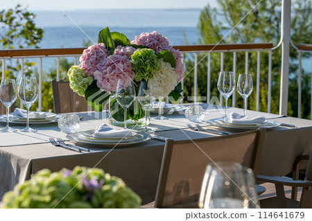 table wedding decoration with flowers 114641679