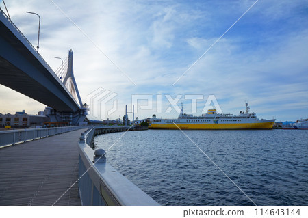 青森灣大橋和八甲田丸華萊士 114643144