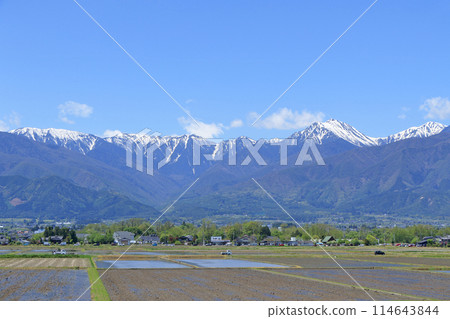 安曇野鄉和北阿爾卑斯山的春天 安曇野鄉和北阿爾卑斯山的春天 114643844