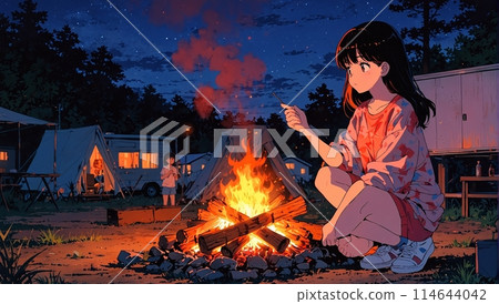 女孩在露營地生營火 114644042