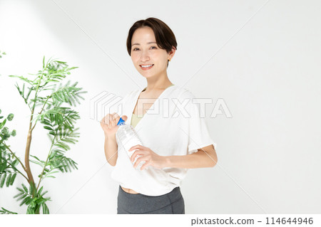 woman hydrating 114644946