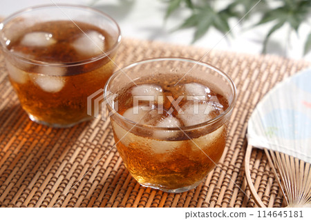 Cold barley tea 114645181