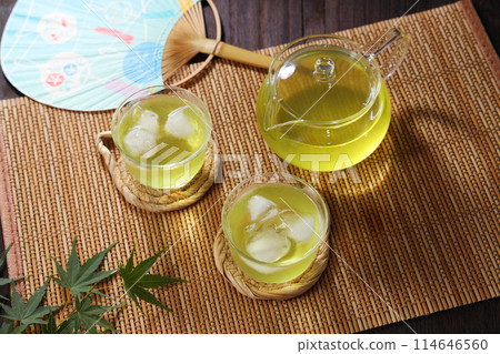 Cool tea 114646560