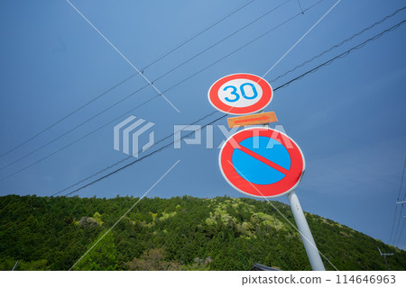 防止交通事故的道路標誌和道路標記 114646963