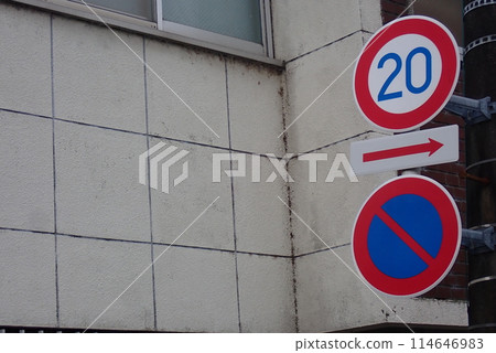 防止交通事故的道路標誌和道路標記 114646983