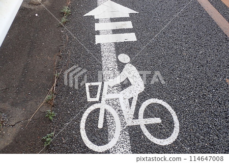 Road signs and markings to prevent traffic accidents 114647008