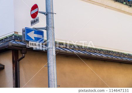 防止交通事故的道路標誌和道路標記 114647131