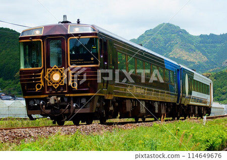 A tale of the dawn of the Shikoku Tosa era: a tourist train running on the Tosan Line A tale of the dawn of the Shikoku Tosa era: a tourist train running on the Tosan Line 114649676