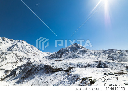 初冬從室堂平上空空中拍攝的淨土山逆光 初冬從室堂平上空空中拍攝的淨土山逆光 114650453