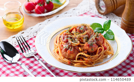 Meatball spaghetti 114650489
