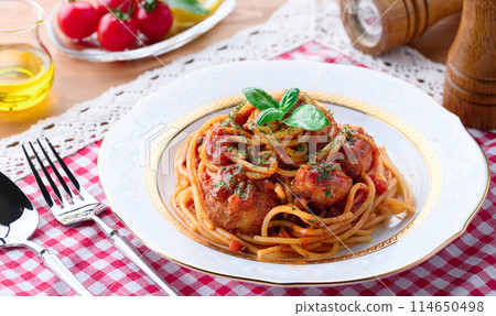 Meatball spaghetti 114650498