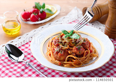 Meatball spaghetti 114650501