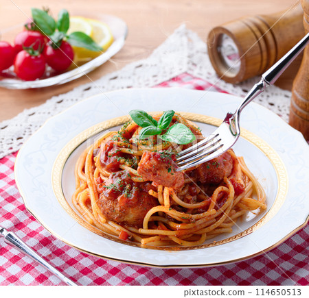 Meatball spaghetti 114650513