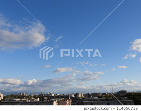 Blue sky 114650719