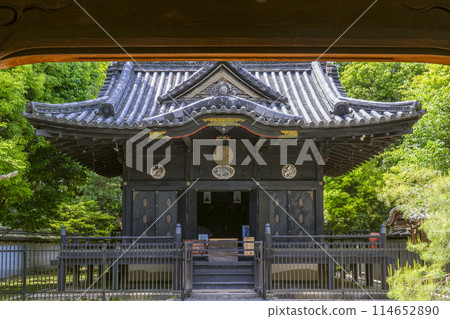 Toshogu Shrine seen from the Gotomon Gate at Konchi-in Temple, Kyoto 114652890