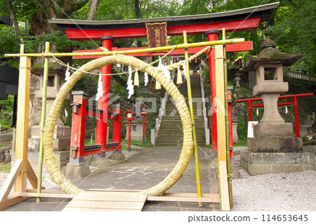 Takasaki City Yamana Hachiman Shrine - Passing through the straw ring Takasaki City Yamana Hachiman Shrine - Passing through the straw ring 114653645