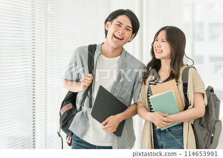 大學、專科學校、職業學校大樓、校園散步的男女情侶、同學們 114653991