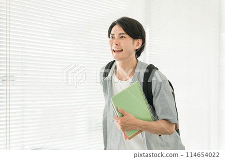 大學/學校走廊的大學生（學生、補習班、補習班） 114654022