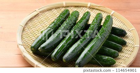 黃瓜(木紋背景) 黃瓜(木紋背景) 114654901