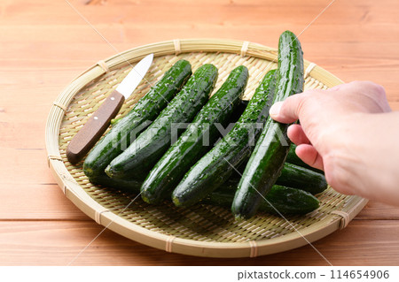 黃瓜(木紋背景) 黃瓜(木紋背景) 114654906