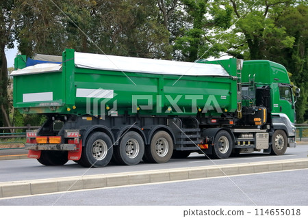 Trailer dump image Trailer dump image 114655018