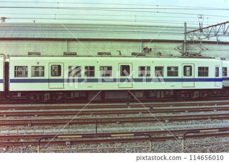 Odakyu 2320 series, car 2321, at Sagami-Ono, December 7, 1979 Odakyu 2320 series, car 2321, at Sagami-Ono, December 7, 1979 114656010