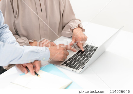 Senior couple online at hand Senior couple online at hand 114656646