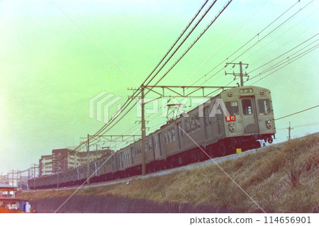 Tokyu's original 7000 series 8-car express train, 7022 and others, Hiyoshi-Tsunashima, December 29, 1979 Tokyu's original 7000 series 8-car express train, 7022 and others, Hiyoshi-Tsunashima, December 29, 1979 114656901