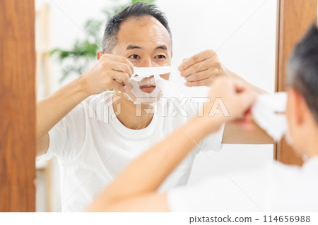 Middle-aged men's beauty pack 114656988