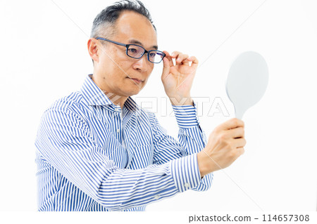 中年男士選擇眼鏡 114657308