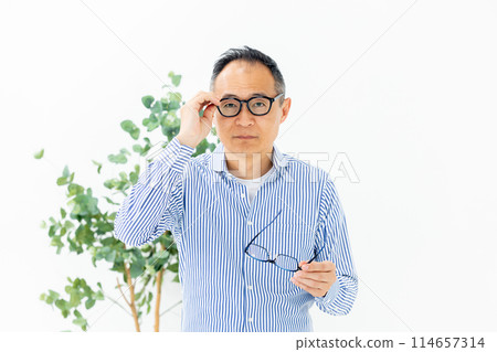 中年男士選擇眼鏡 114657314