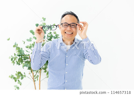 中年男士選擇眼鏡的困惑 114657318