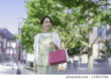 Middle-aged woman shopping 114657366