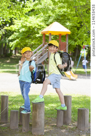 一年級，兩個男孩 114658438