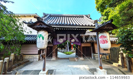 The gate of Ryotoku-in Temple, Fukushima Shoten, Osaka The gate of Ryotoku-in Temple, Fukushima Shoten, Osaka 114659983