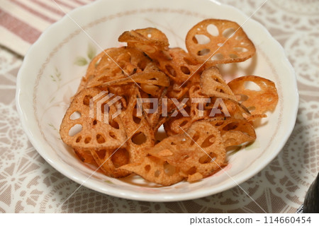 Delicious lotus root chips Delicious lotus root chips 114660454