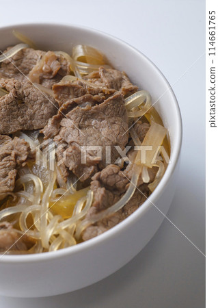 白色背景的牛蓋照片 白色背景的牛蓋照片 114661765