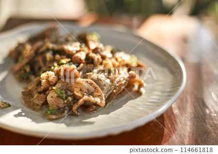 Stir fried pork with chilli sauce 114661818