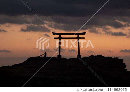 Scenery with a torii gate before the sunrise Scenery with a torii gate before the sunrise 114662055