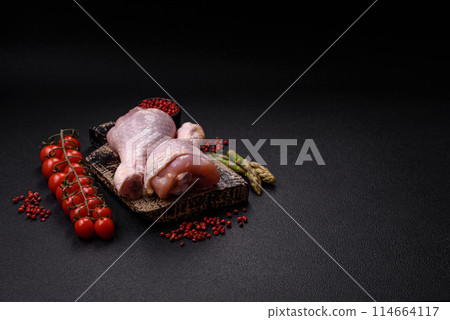 Raw chicken legs with salt, spices and herbs 114664117