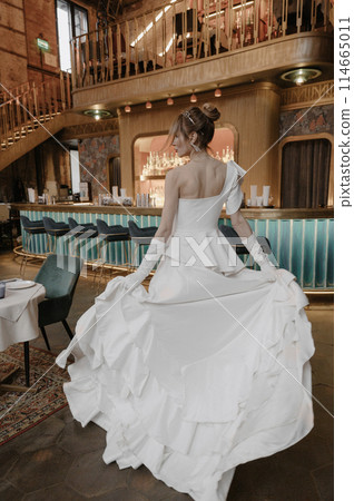 A young couple in wedding looks posing in a stylish loft bar. 114665011