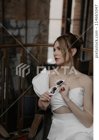 A young couple in wedding looks posing in a stylish loft bar. 114665047